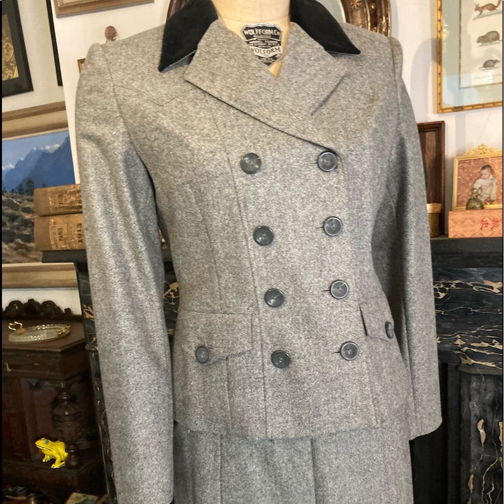 Max Mara 2 piece skirt suit w/belt nwot